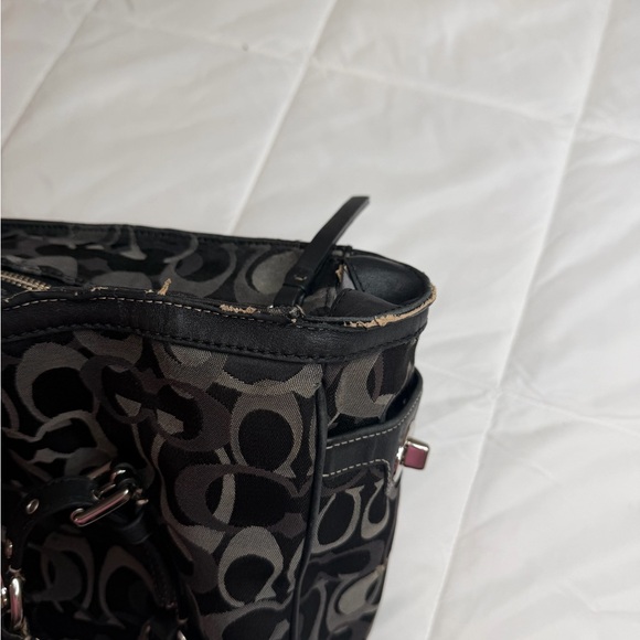 A Black Coach Signature Hand Bag. F13053 - Picture 9 of 12